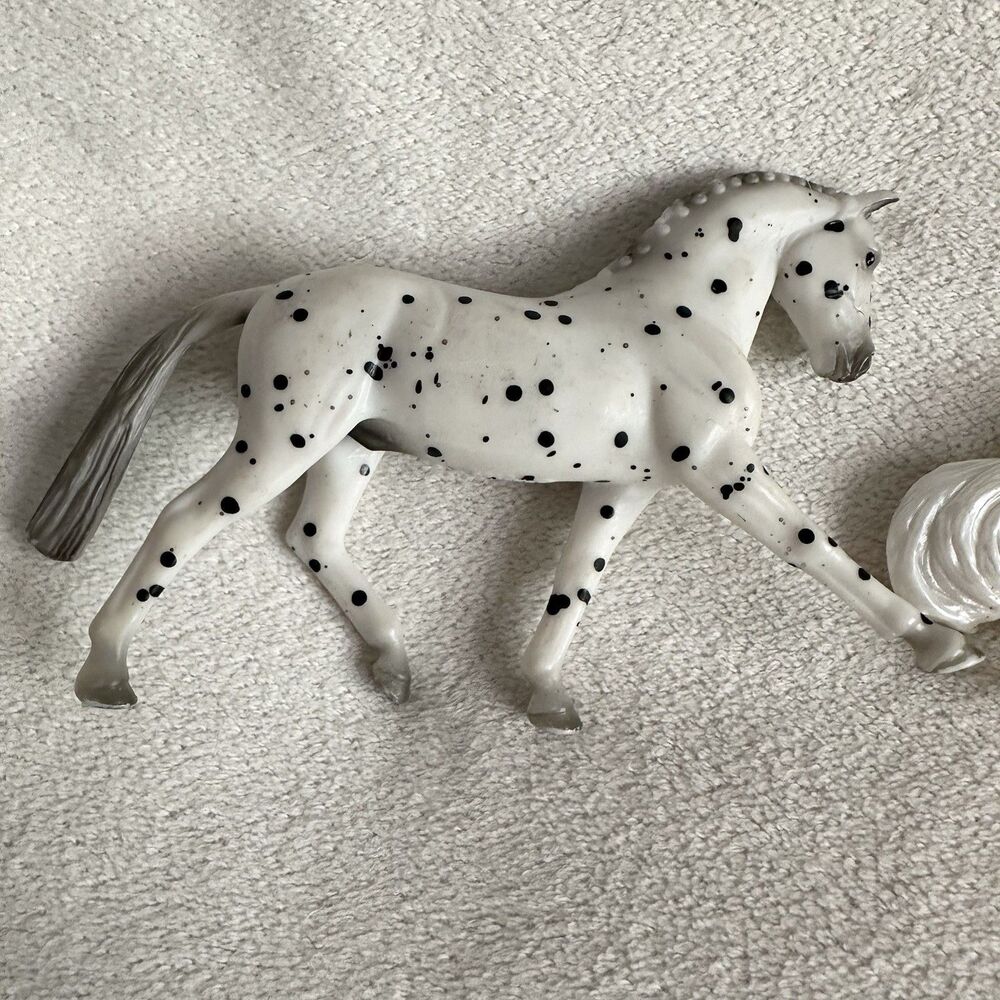 Breyer Stablemates Lot Of 3 Horses Leopard Appaloosa Gold Unicorn Figures - Picture 5 of 7